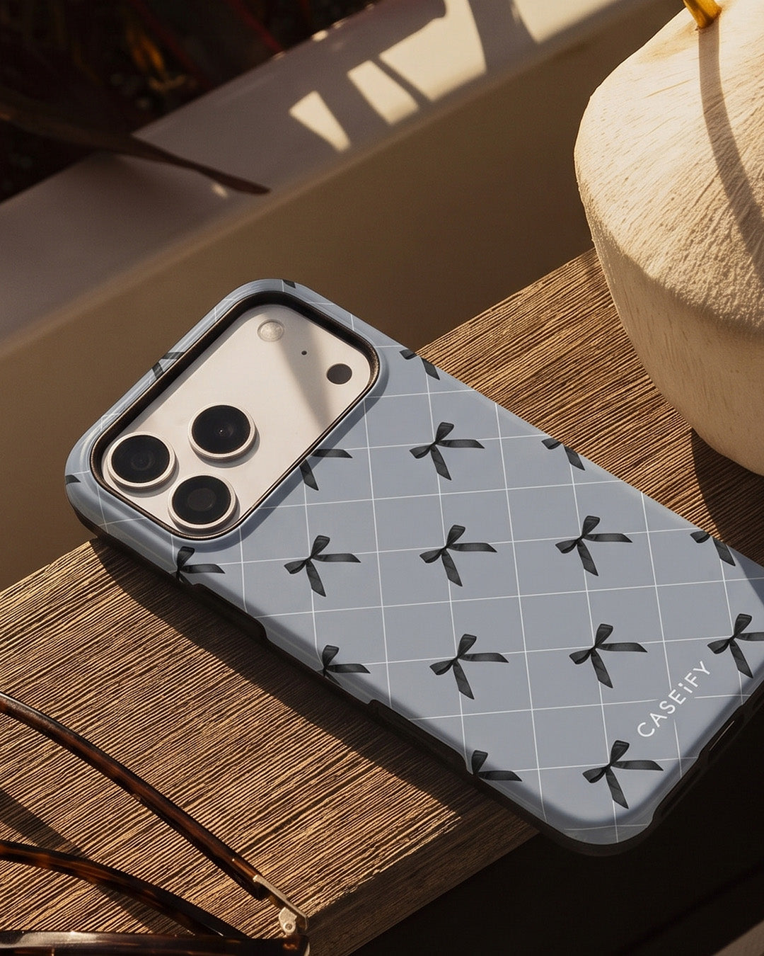 Grey Bow Print iPhone 18 Pro Max Case